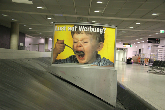 Referenzen - Metallbau Geiss - Werbeträger Flughafen Stuttgart